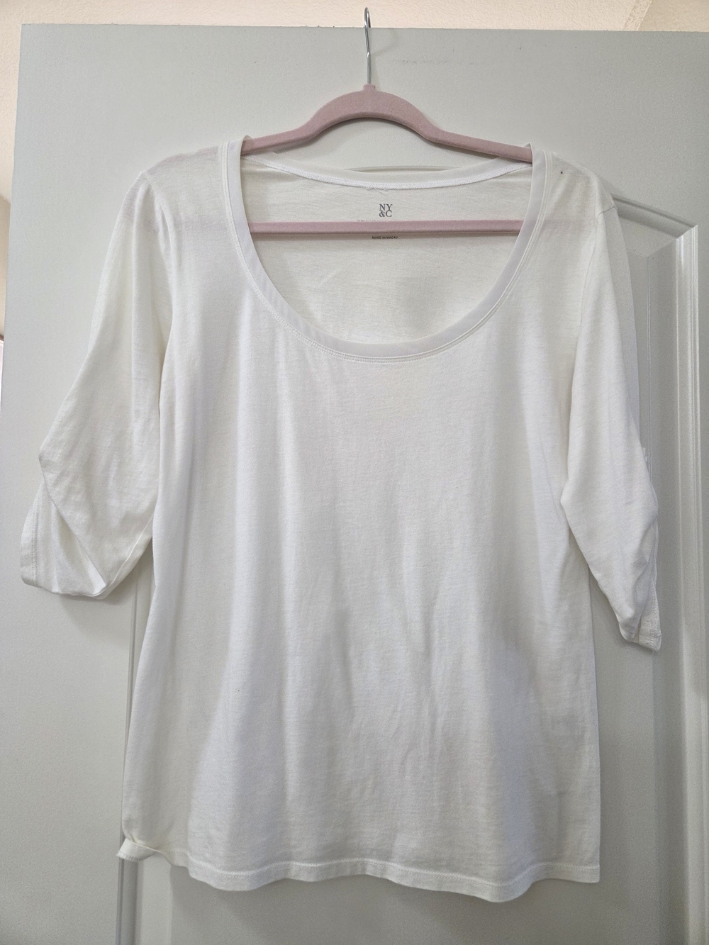 New York & Company White Scoop Neck Long Sleeve Tee